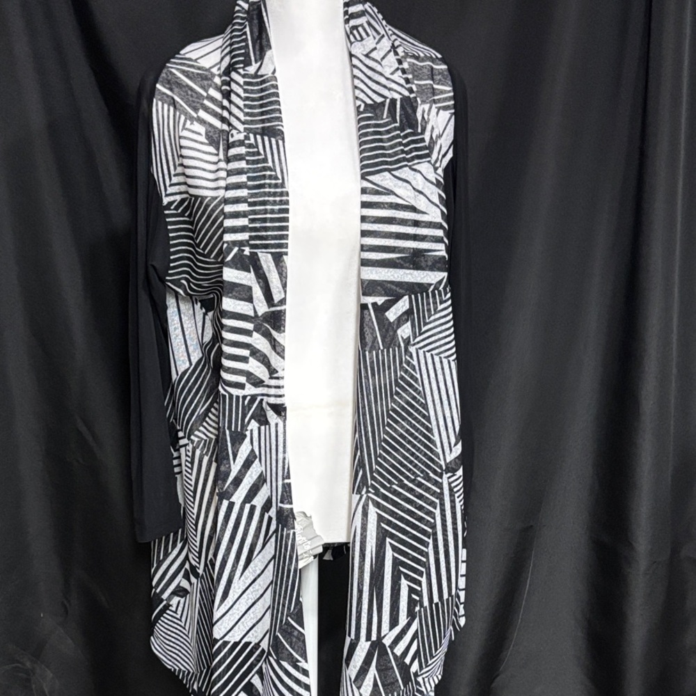 Shana Apparel Monochrome Geometric Women's Cardigan